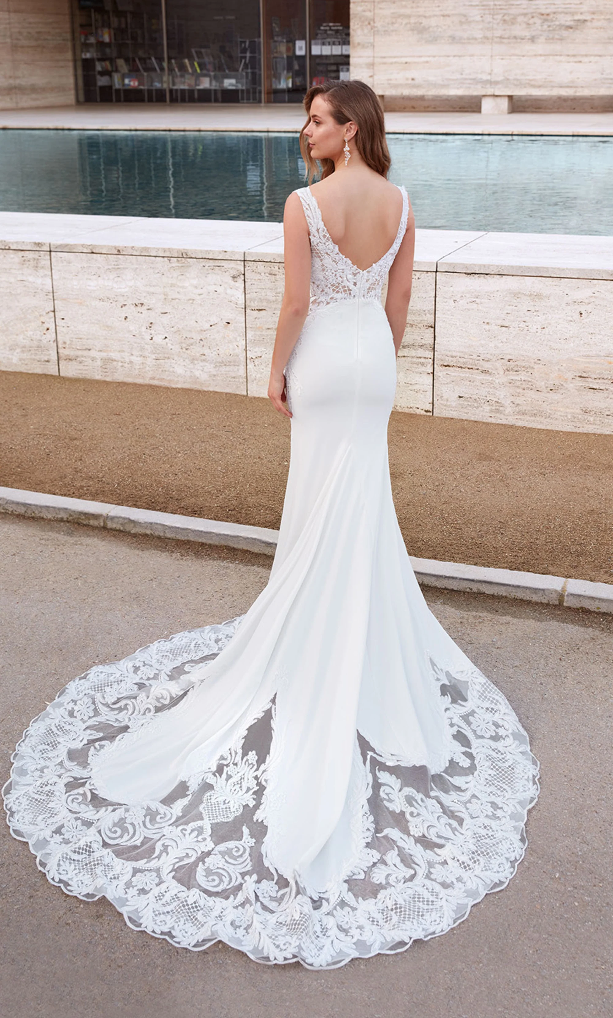 ALYCE Paris 5065 Bridal V-neckline Elegant Mermaid Dress - Image 6