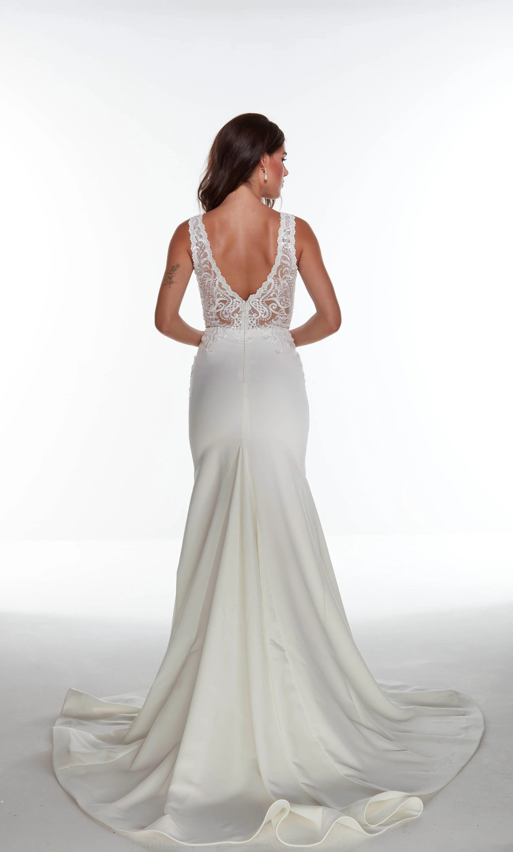 ALYCE Paris 7016 Bridal Plunging Neckline Sexy Mermaid Dress - Image 6